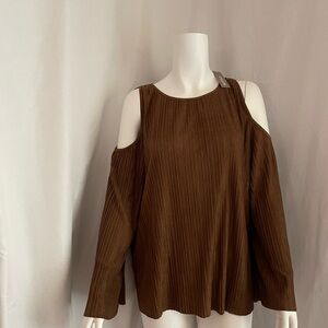 Chico brand new women’s top size 2 ( no offer please)